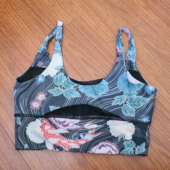 NWOT Yoga Democracy Limitless Sports Bra in Clever Koi - Picture 6 of 7
